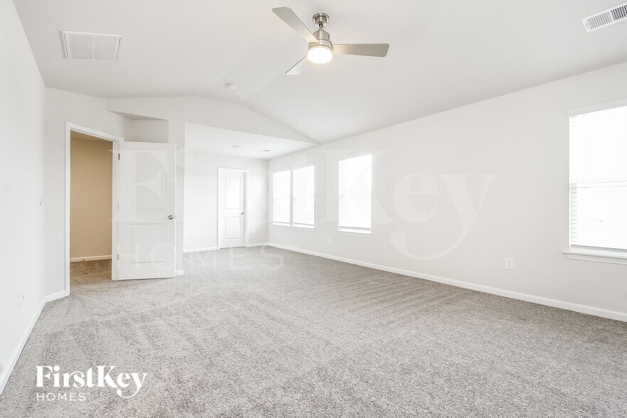 Building Photo - 3 Ramblehurst Rd