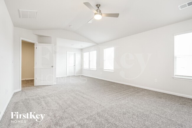 Building Photo - 3 Ramblehurst Rd