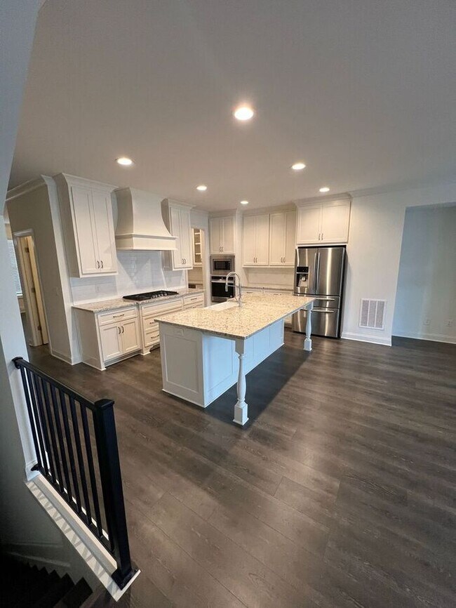 Building Photo - READY!!! 3 bedroom Townhome at South Lawn - Lawrenceville