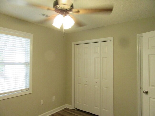 Building Photo - 1324 Waterway Dr