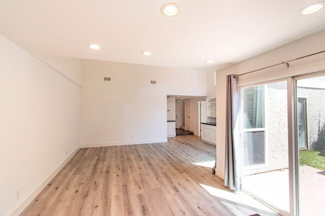 Building Photo - Beautiful Remodeled Home w/Attached 2 Car ...
