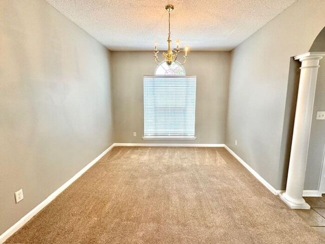Building Photo - Spacious 3 Bedroom 2.5 With Loft Area Home...