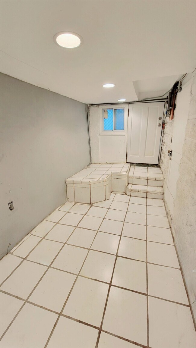 Building Photo - 3158 John F. Kennedy Blvd