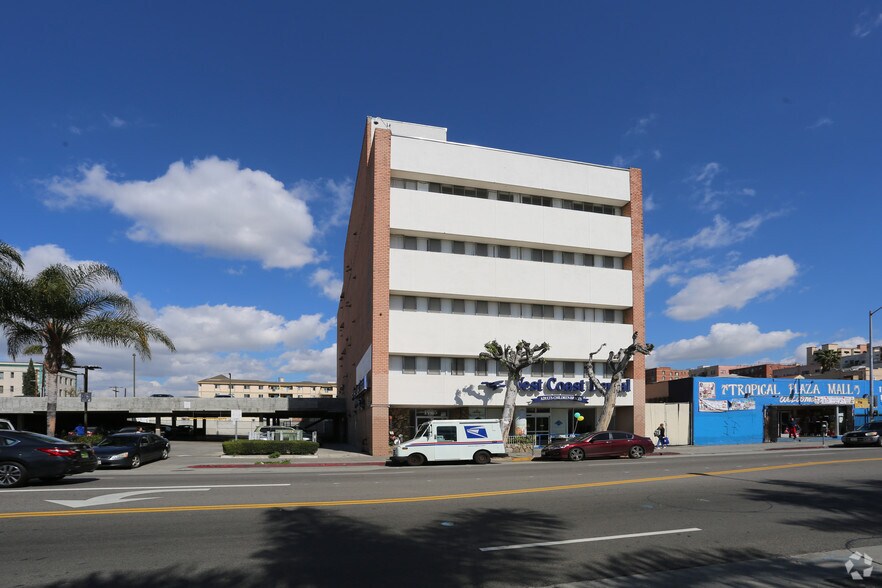 Building - 1725 W. 6th St