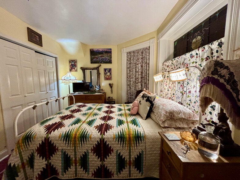 Building Photo - 425 S Washington St