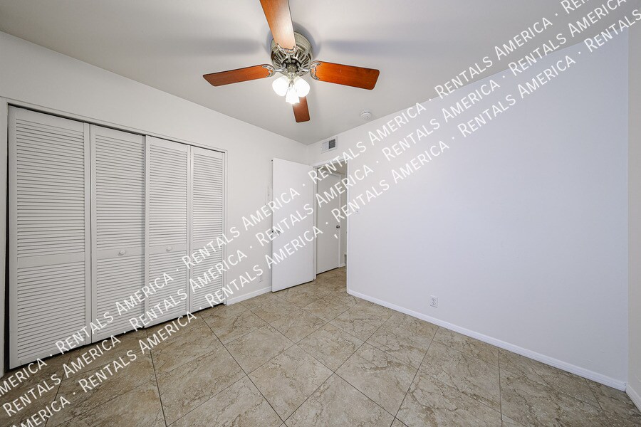 Building Photo - 1450 E Bethany Home Rd