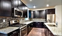 Building Photo - 712 Parkview Ln