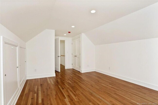 Building Photo - 50 Oak St