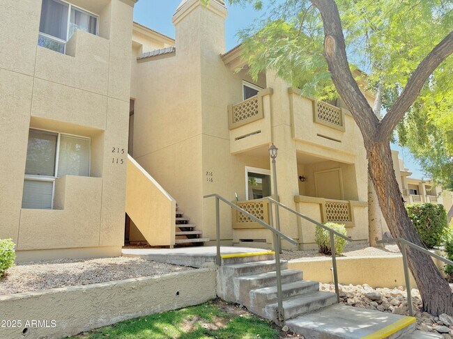 Building Photo - 1880 E Morten Ave