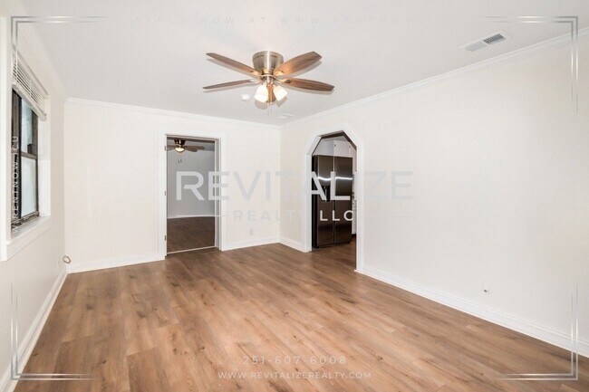 Building Photo - James Street Duplex