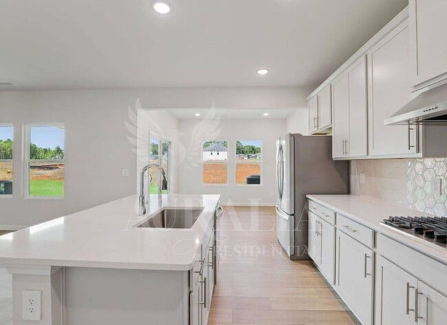 Building Photo - 805 Ottawa Dr