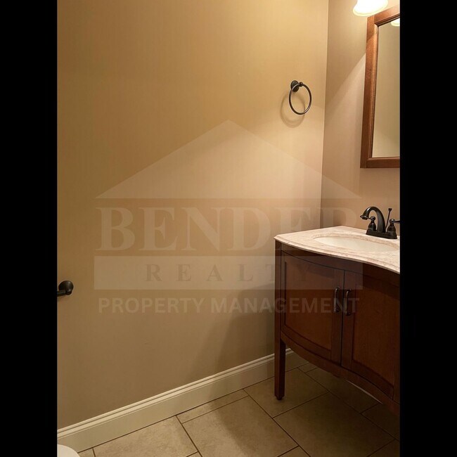 Building Photo - BEAUTIFUL TOWNHOME IN THE CITY