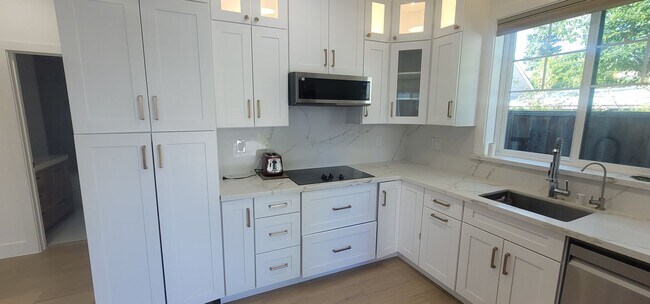 Building Photo - Modern Comfort: Beautiful Two-Bedroom ADU ...