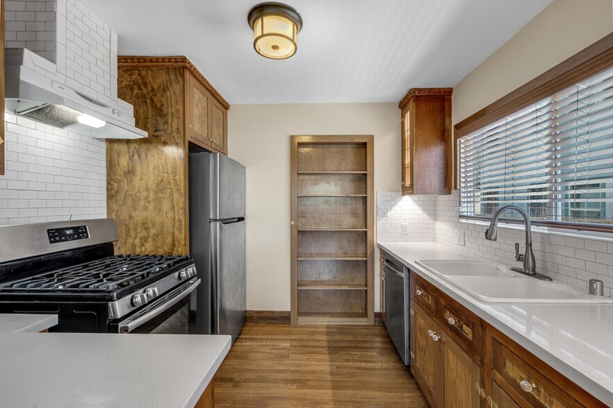 Custom Kitchen & Quartz Counters - 1168 N Westmoreland Ave