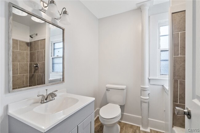 Building Photo - 409 N 6th St