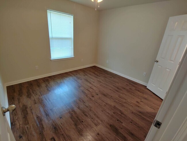 Building Photo - 228 Karem Cir