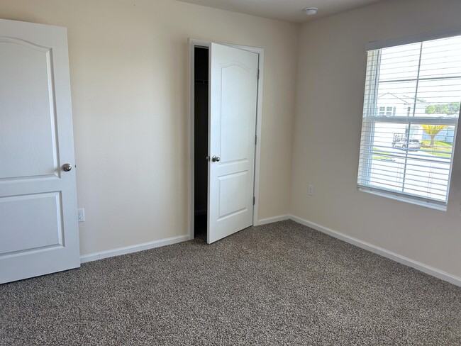 Building Photo - 517 Jarama Cir