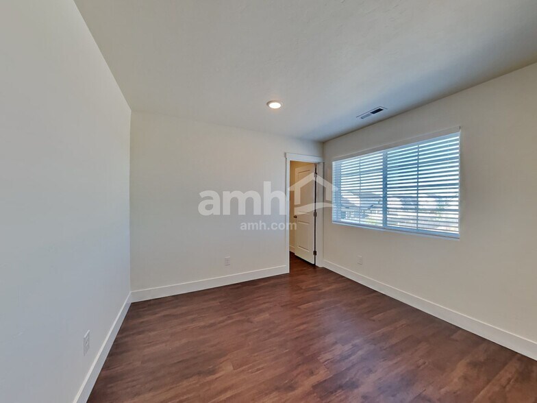 Building Photo - 1368 Alderleaf Ave