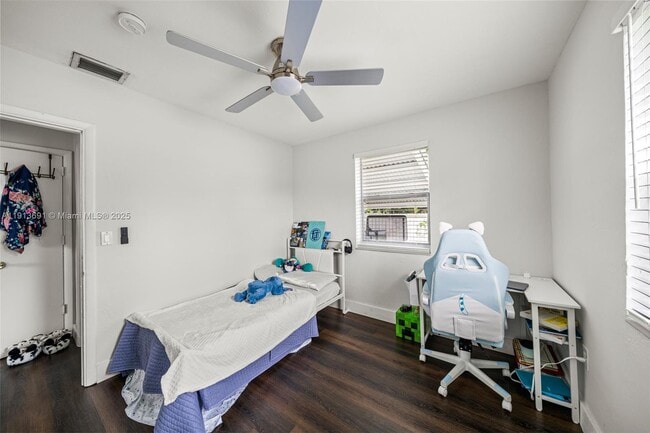 Building Photo - 600 SW 10th St