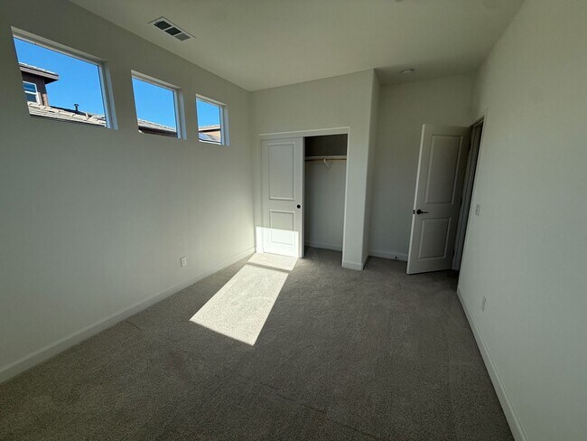 Building Photo - 2025 Build, 3 Bedroom 2.5 bath with over 2...