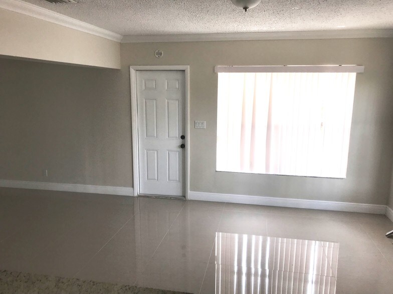 Building Photo - 1306 S 29th Ave