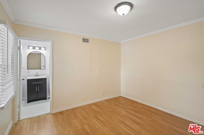 Building Photo - 6558 Neddy Ave