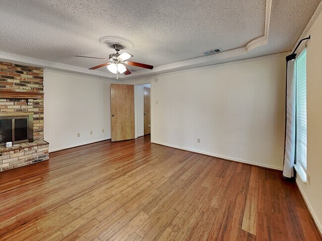 Building Photo - 205 Woodpark Ln