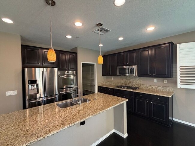 Building Photo - 27238 Avon Ln