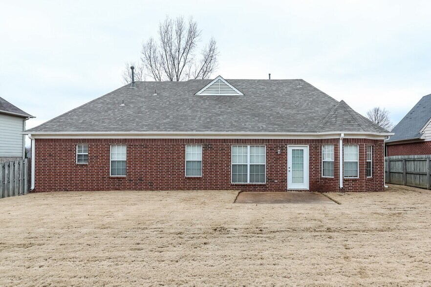 Building Photo - 9921 Greenalder Cove N