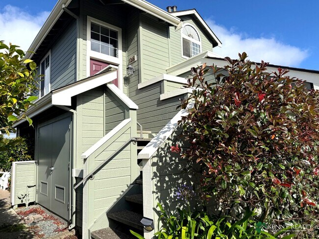Building Photo - Remodeled 2-Bedroom Home with City Views in Daly City