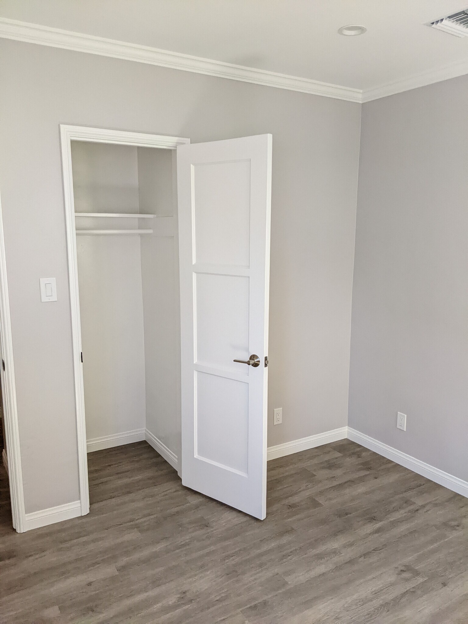Building Photo - 5636 Cedros Ave