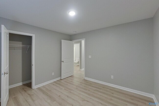 Building Photo - 394 Angela St