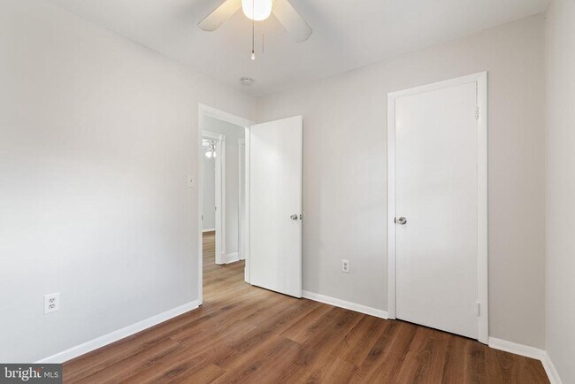 Building Photo - 4421 Kenwood Dr