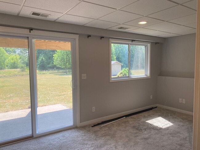 Building Photo - Spacious 5-Bedroom Home on Quiet Cul-de-Sac – Northeast Grand Rapids – Pet Friendly!
