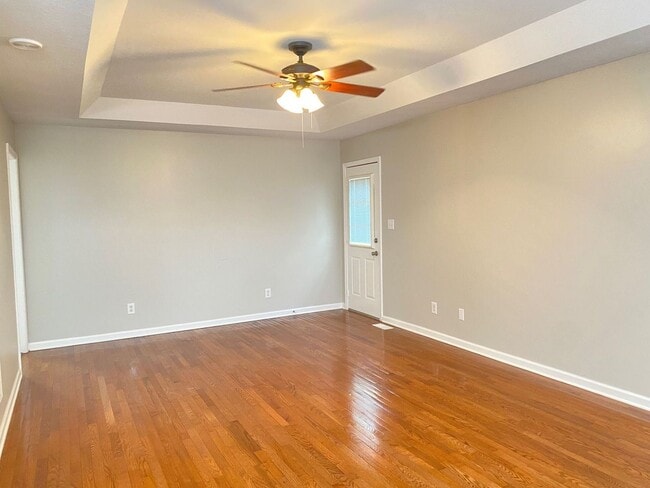 Building Photo - Beautifully Updated 3 Bed/2 Bath Home with...