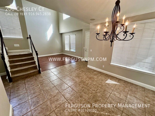 Building Photo - Fantastic Four Bedroom Home in Lincoln Cro...