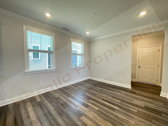 Building Photo - Gorgeous 4 Bedroom 3 Bath Home with Fiber ...