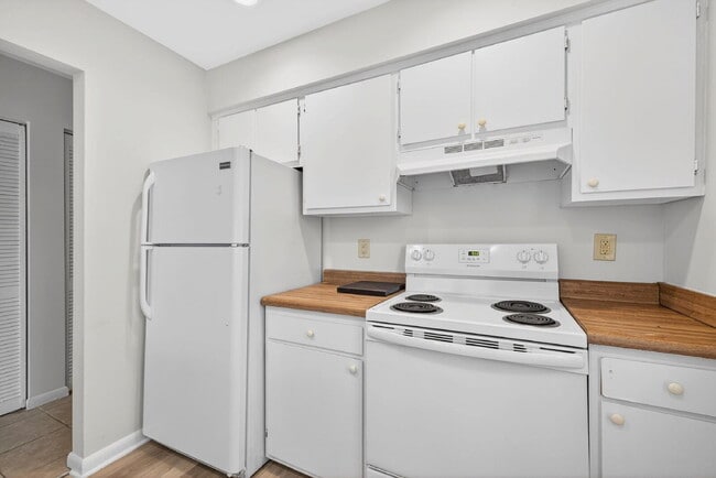 Building Photo - 5367 Wayne St