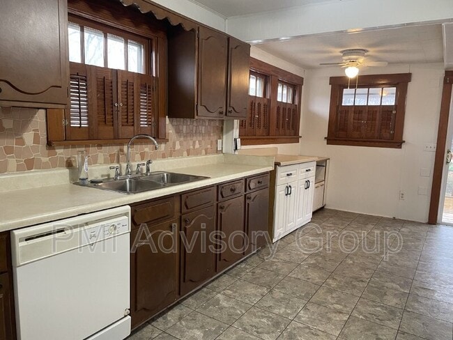 Building Photo - 1267 SW Plass Ave