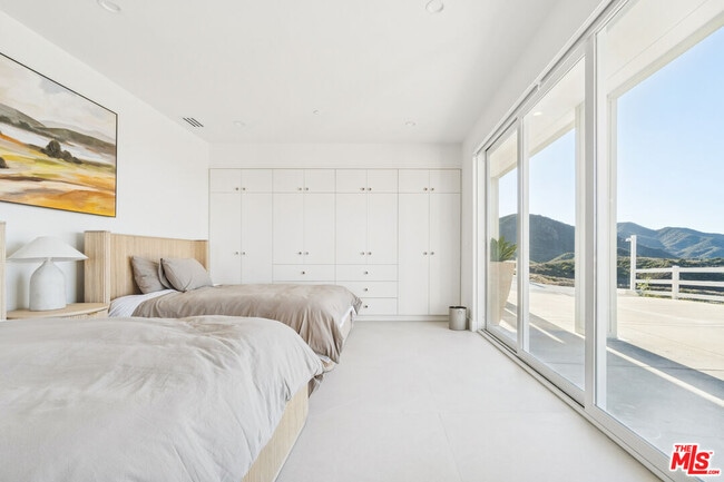 Building Photo - 265 Westlake Blvd