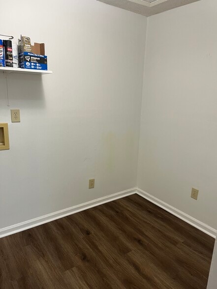 Laundry Room - 608 Bison Ln