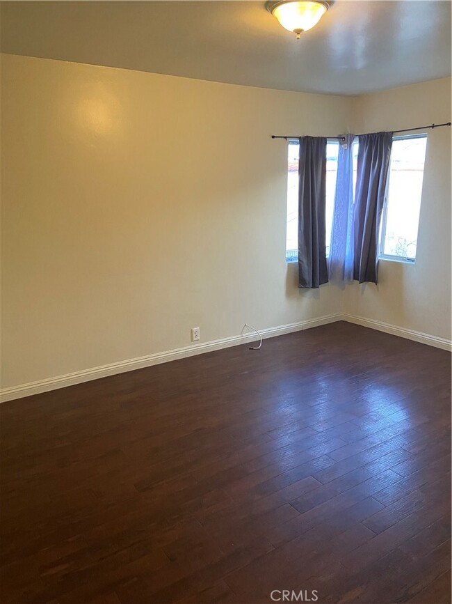 Building Photo - 11140 1/2 South Mariposa Ave-