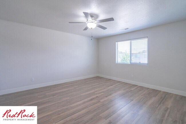 Building Photo - Gorgeous 3 Bedroom Townhome in Washington!