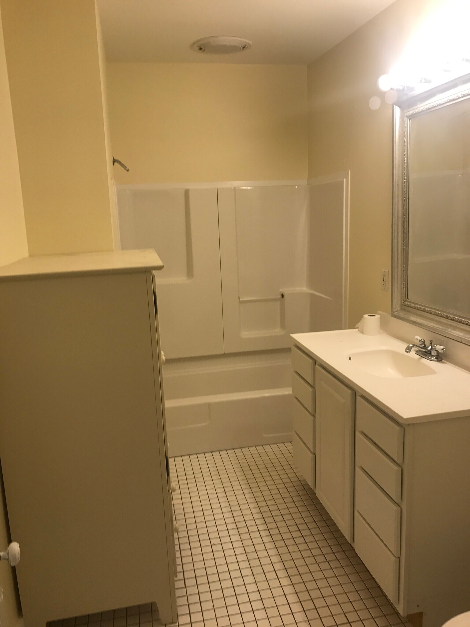Bathroom - 929 Avery Ave