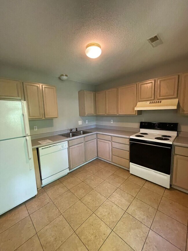 Building Photo - 2304-2306-2306 E Parks Edge Pl