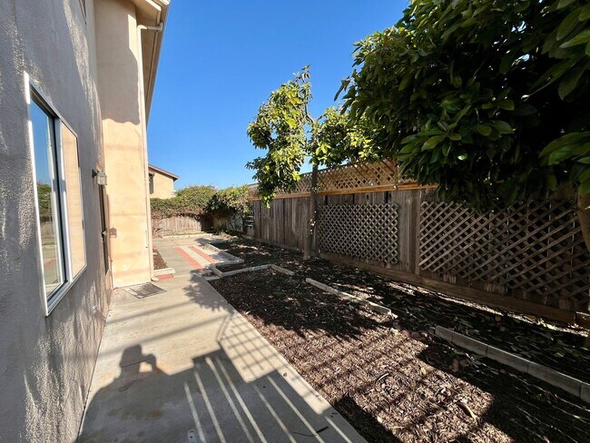 Building Photo - 3 Bedroom 2-1/2 Bathroom North Grover Beach Home with a View