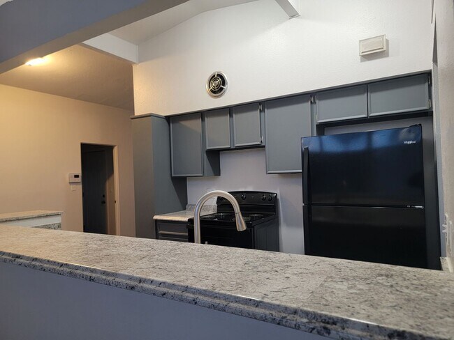 Building Photo - Renovated Single Family Home!  Large backy...