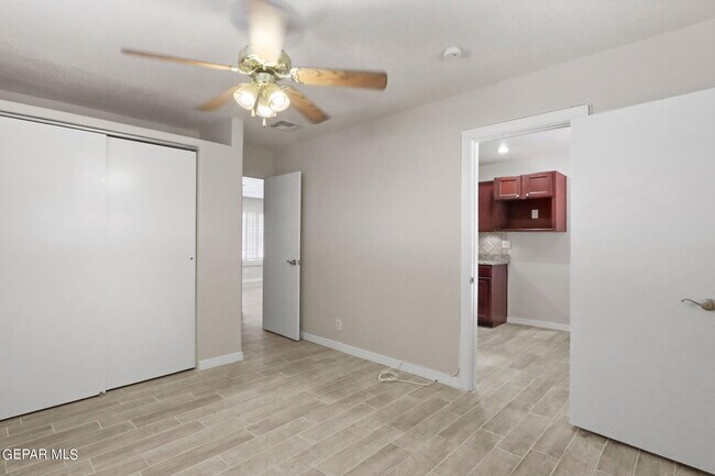 Building Photo - 921 Ash Ln