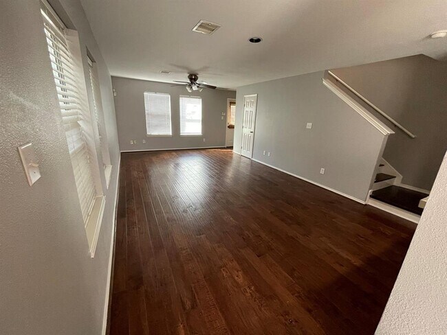 Building Photo - 6906 Woodridge Row Dr