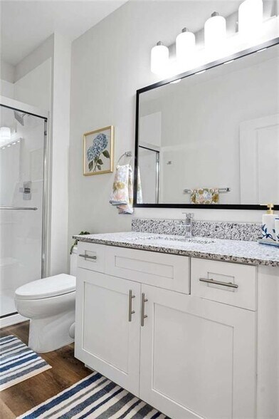 Building Photo - 2025 W Iris Dr SE